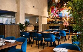 Rotterdam Teleport Hotel